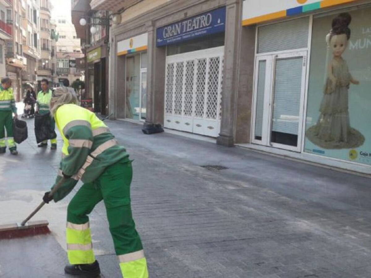 Residuo Cero pide a los grupos políticos que se opongan a la contrata de limpieza