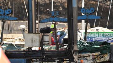 "Fue casi una cosa milagrosa": un testigo explica cómo algunos migrantes salvaron la vida al ponerse de pie el cayuco de El Hierro