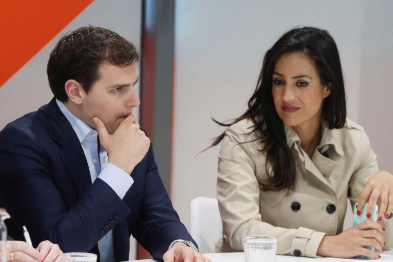 El líder de Ciudadanos, Albert Rivera, y la portavoz de Ciudadanos en el Ayuntamiento de Madrid, Begoña Villacís.