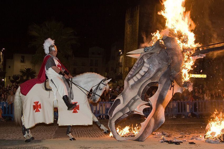 Quema del dragón en la Plaza Mayor