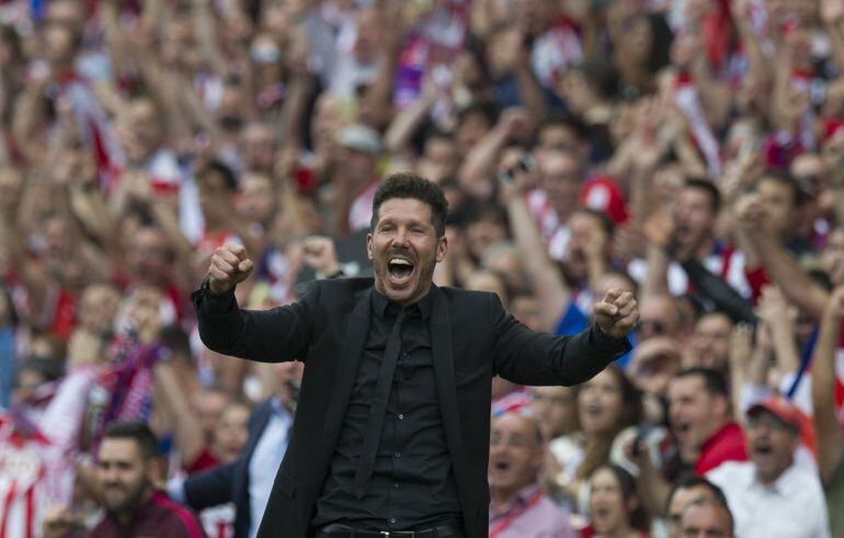 Simeone durante el partido ante el Athletic 