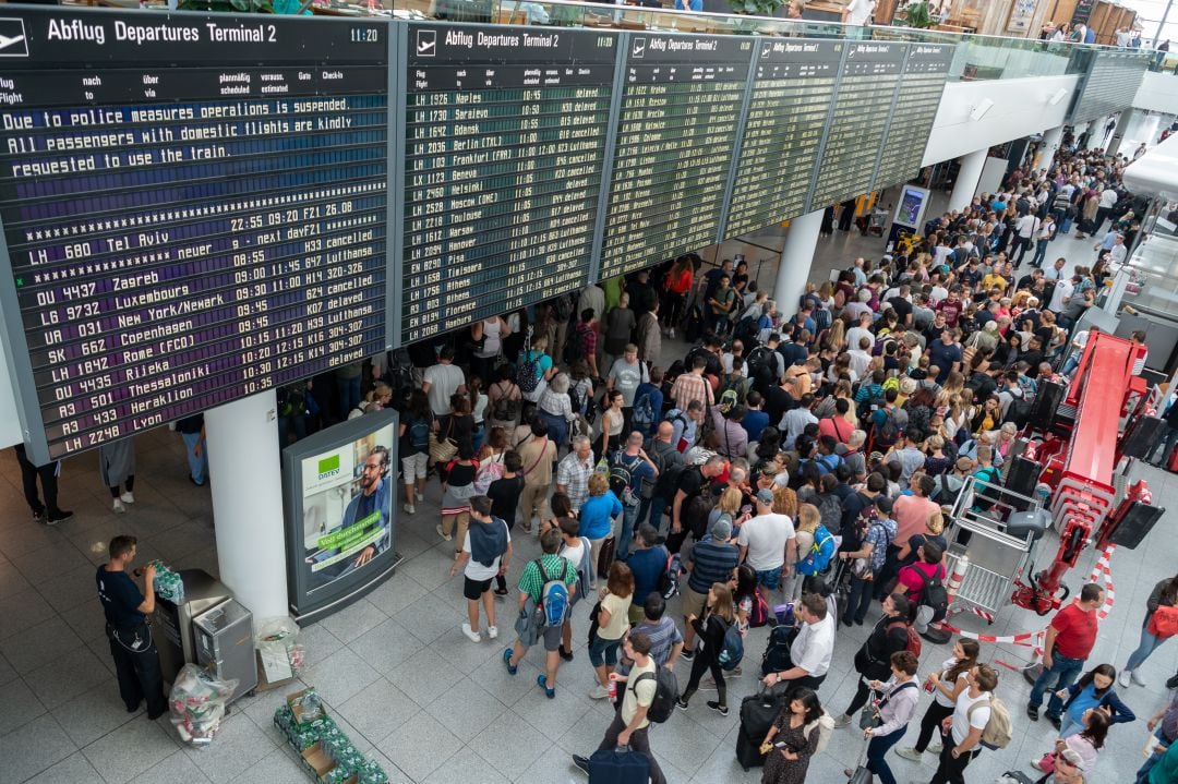 Un español obliga a cancelar 130 vuelos en el aeropuerto de Munich