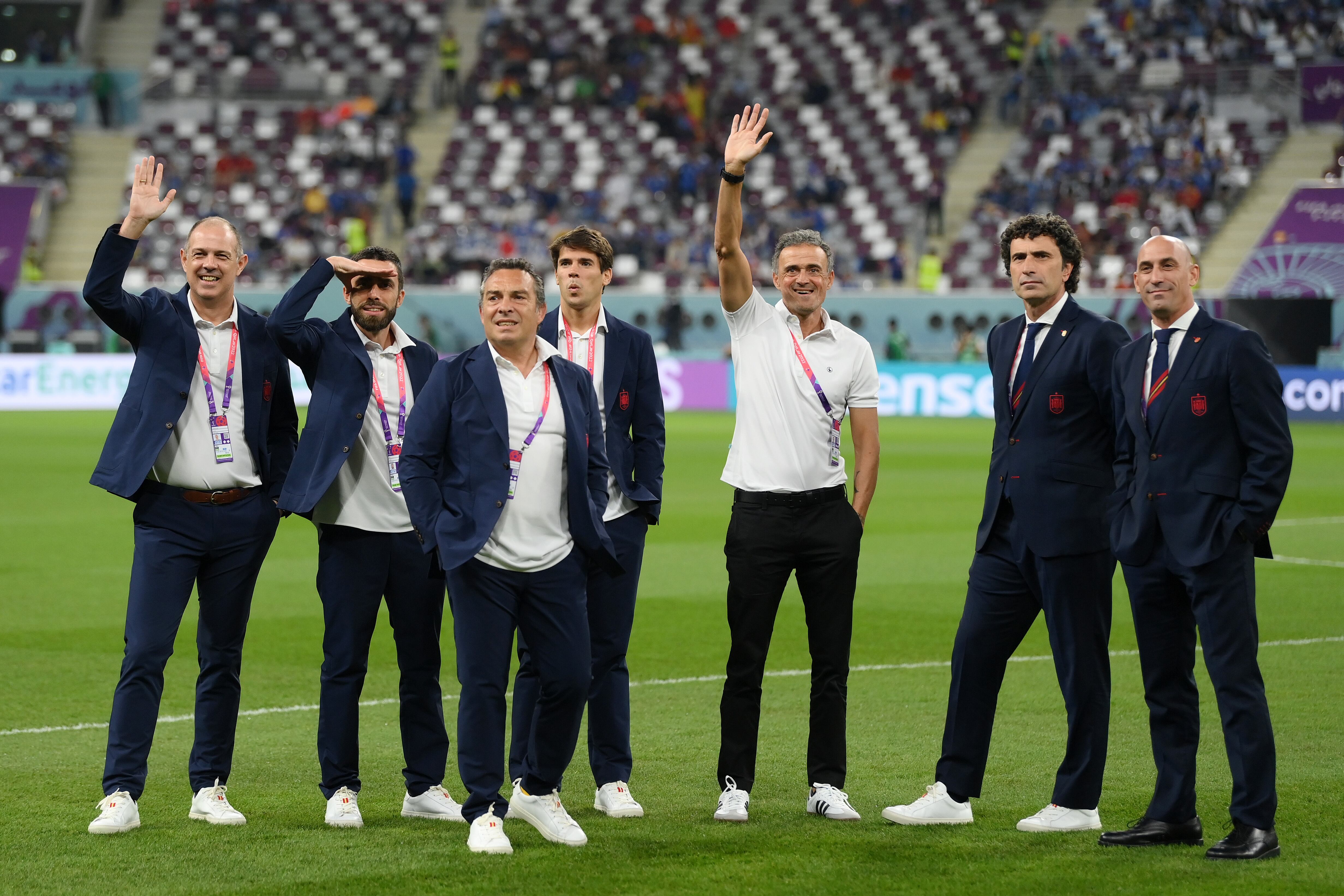 Luis Enrique y su &#039;staff&#039; tras el encuentro ante Japón.