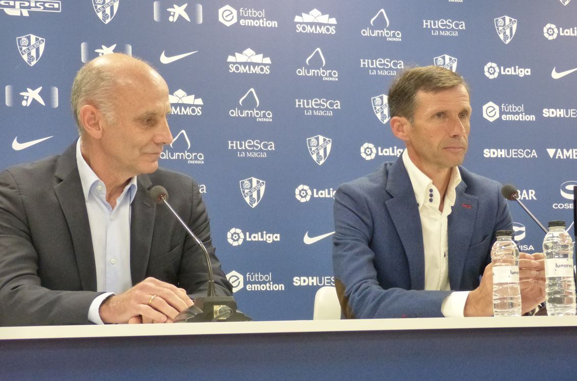 Ángel Martín González y Cuco Ziganda, director deportivo y entrenador de la SD Huesca