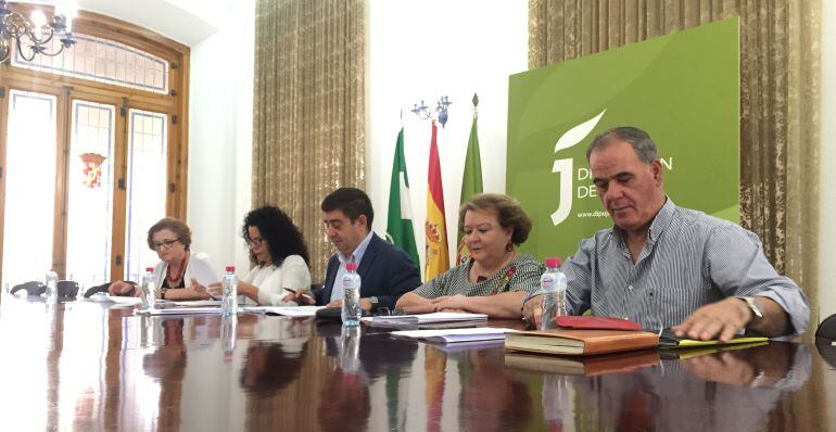 Momentos iniciales de la reunión de este lunes en el Palacio Provincial