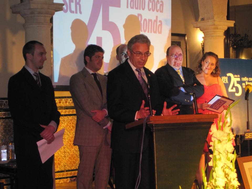 Manuel Gazaba durante su recogida del premio Nazareno del Año 2010