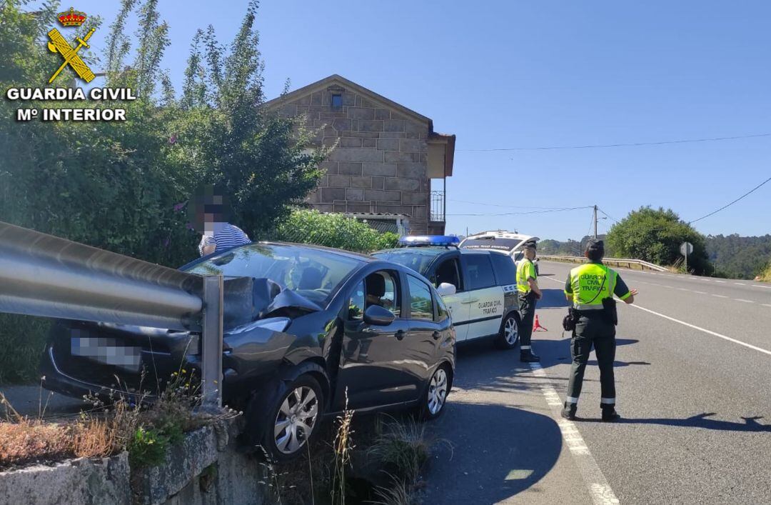 Un conductor que quintuplicaba la tasa de alcohol sufre un accidente de tráfico en Redondela