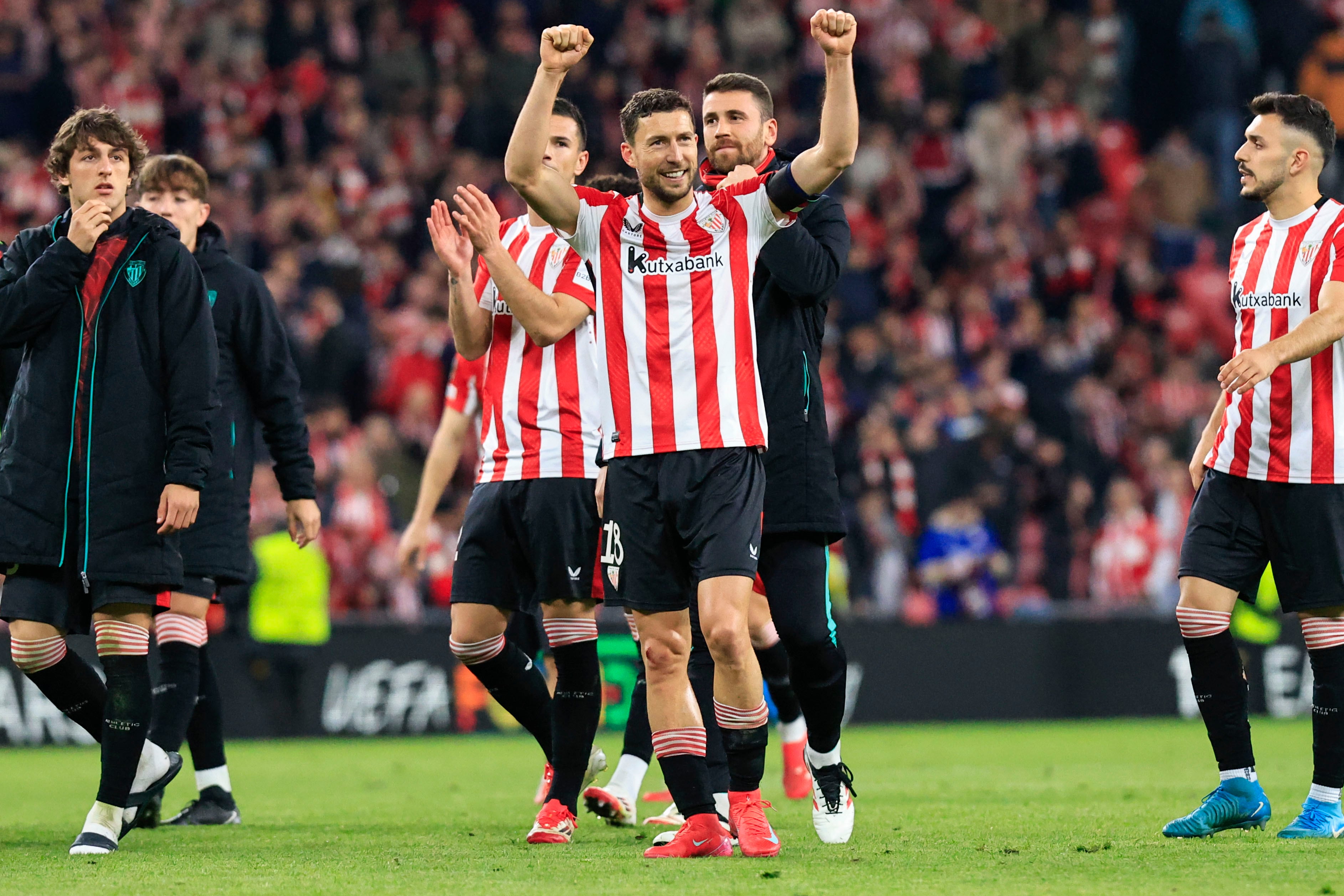De Marcos celebra el pase a los 1/4 de final de la Uefa Europa League 2024/2025