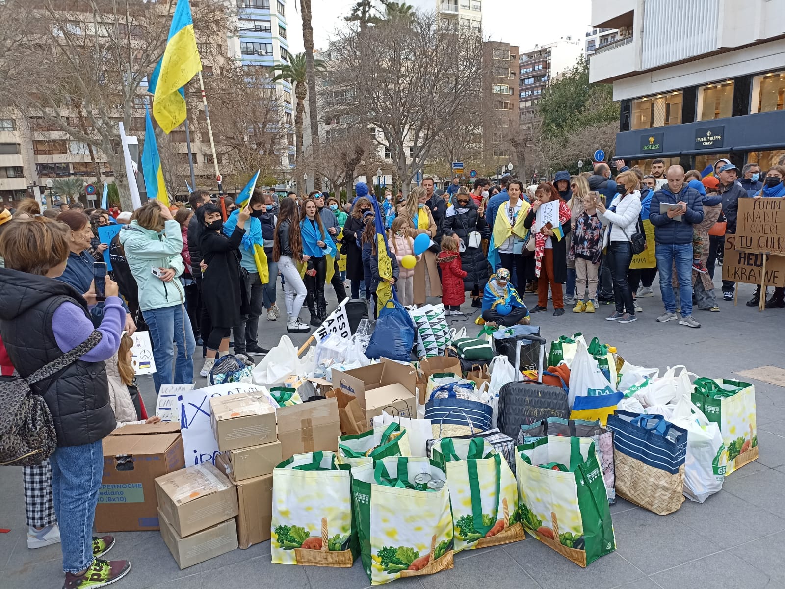 Imagen de los alimentos recogidos para los refugiados ucranianos. Foto: David Rubio