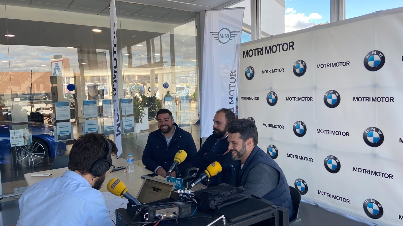 Imagen del programa &#039;Hoy por Hoy Jaén&#039; emitido desde el concesionario Motri Motor de Jaén.