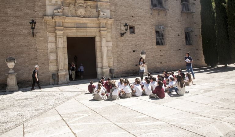 Un colegio organiza una excursión a El Corte Inglés y las redes sociales estallan.