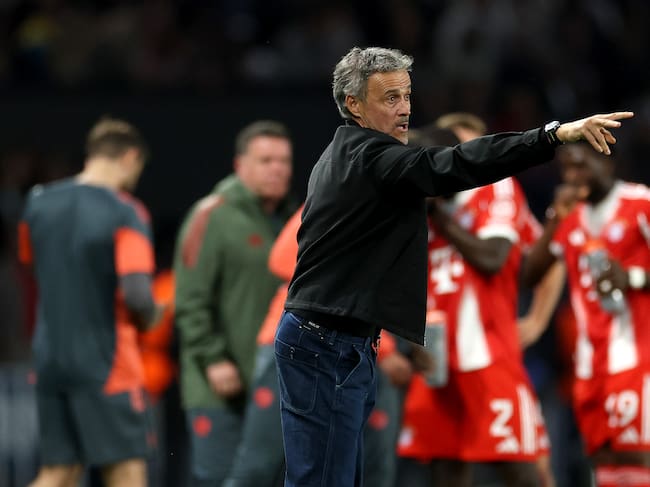 Luis Enrique Martínez da indicaciones durante el PSG-Bayern de Champions