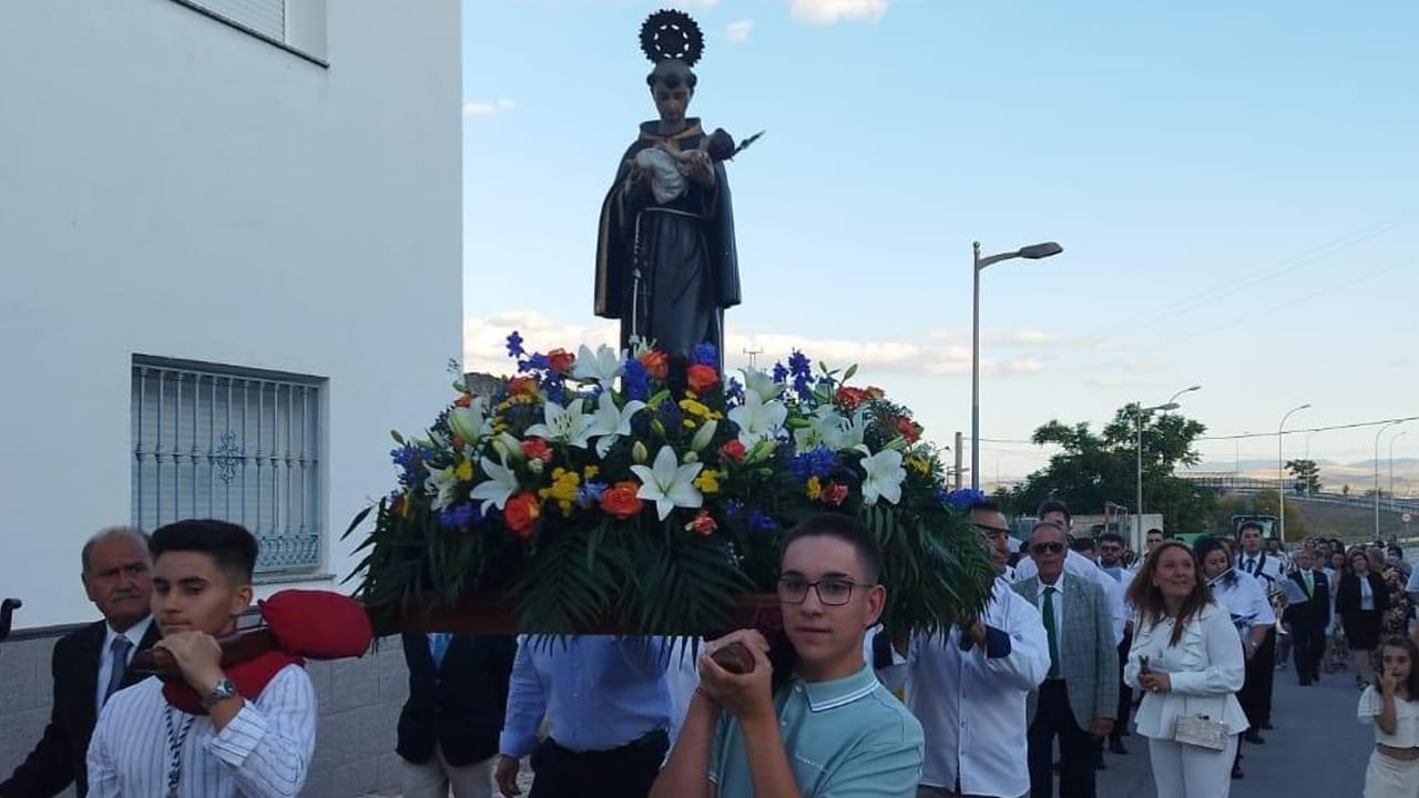 Procesión en honor a San Antonio de Padua en Casanueva, anejo de Pinos Puente (Granada)