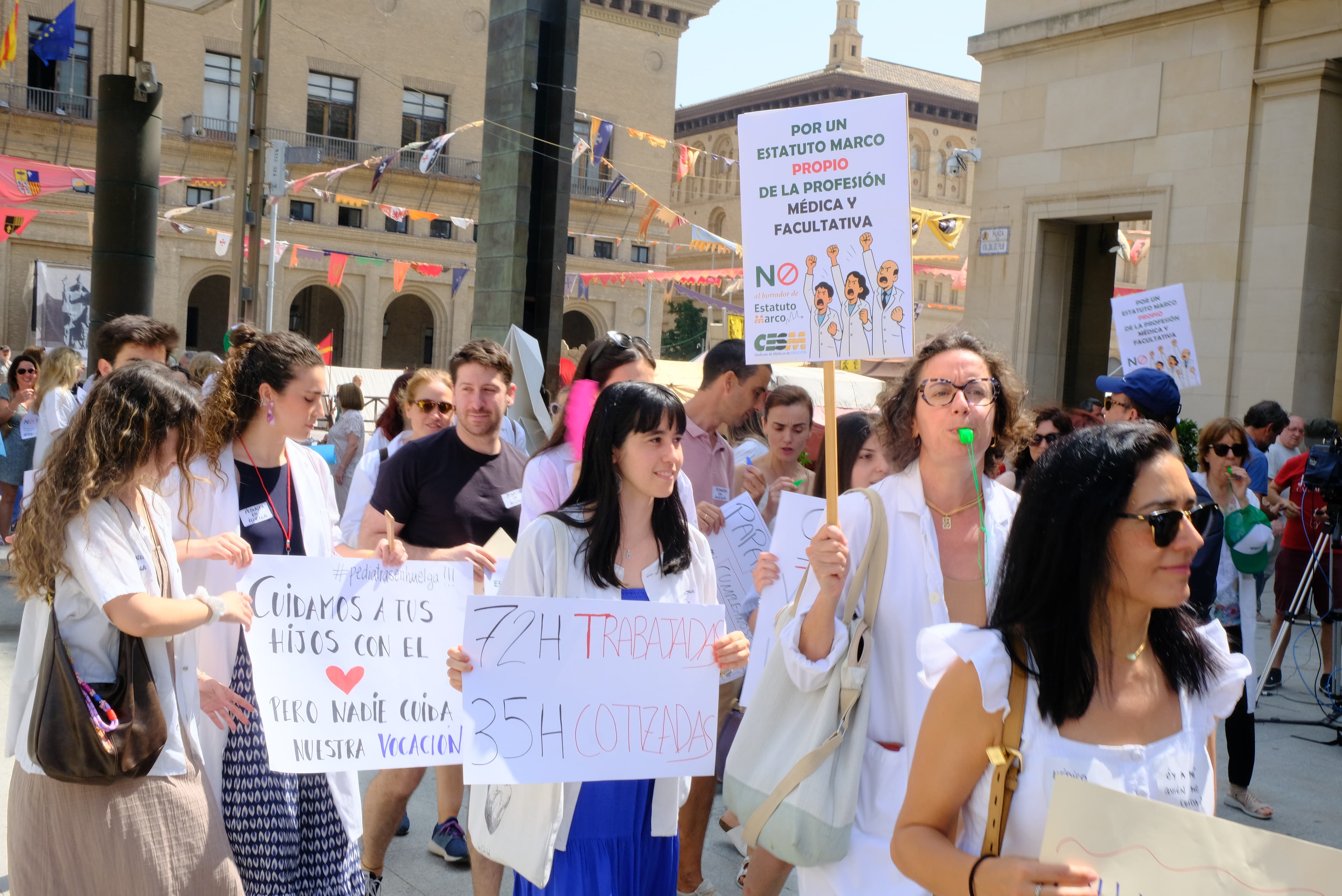 Concentración de protesta en la Plaza del Pilar de Zaragoza