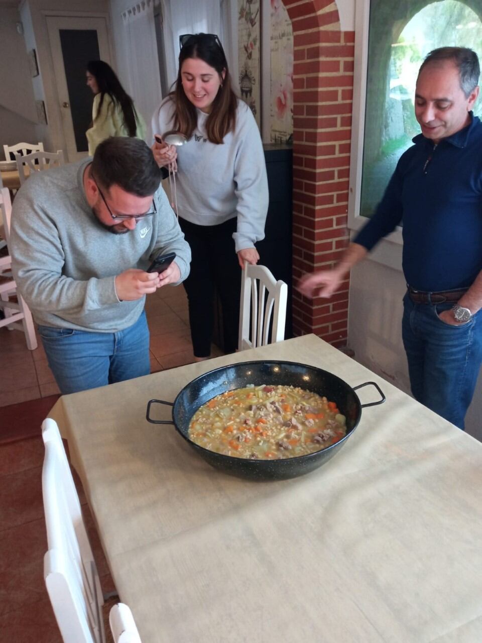 Influencers gastronómicos conocen de primera mano el Blat Picat de Villalonga.