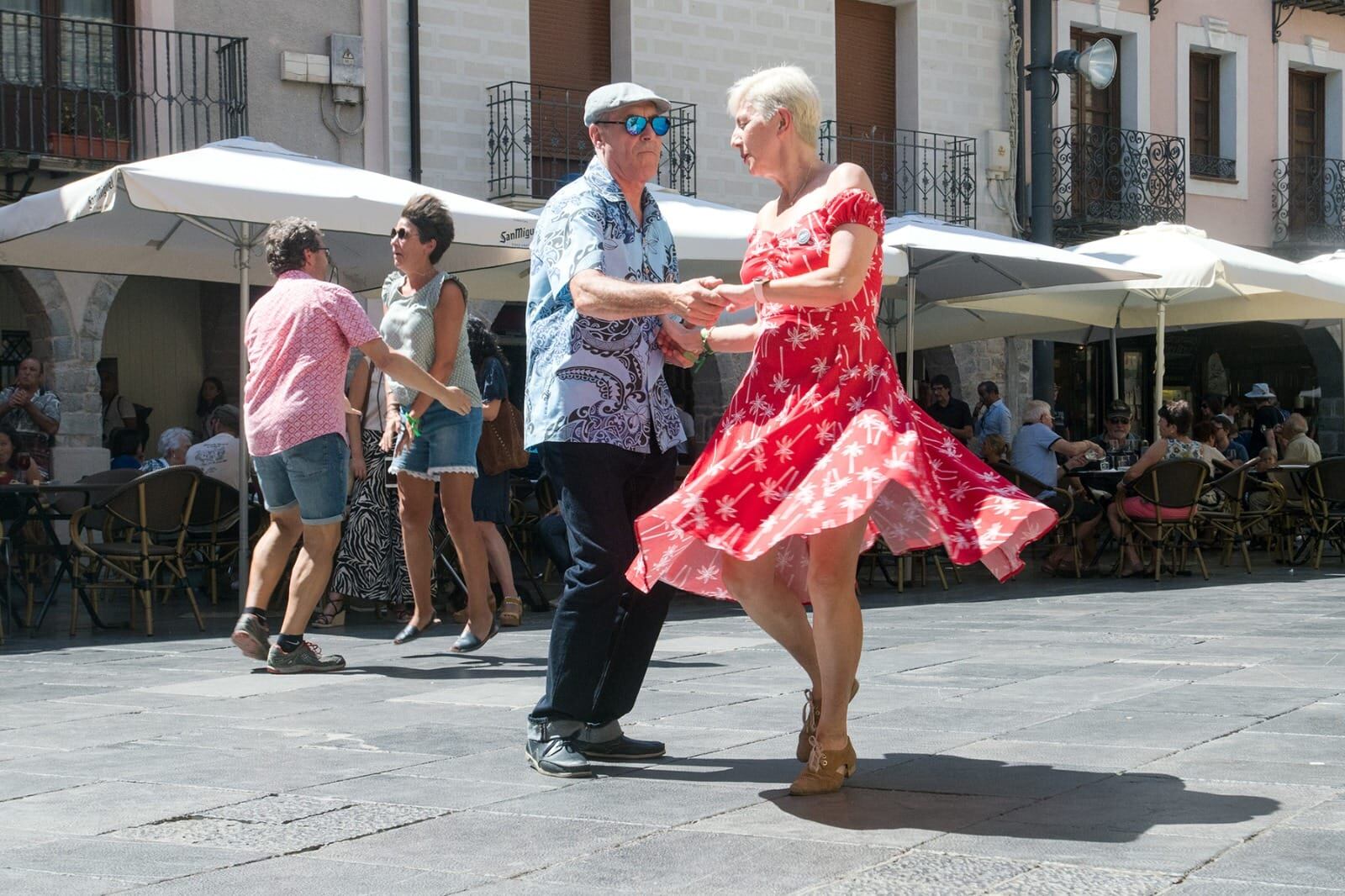 Además del curso de swing, hay sesiones de baile abiertas al público en el Casino Unión Jaquesa