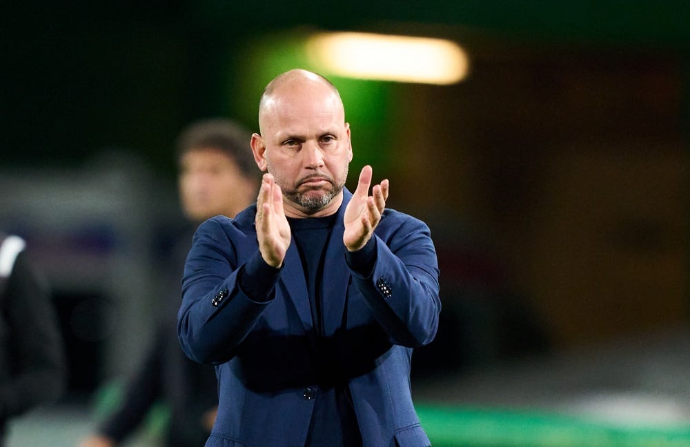 SANTANDER, SPAIN - FEBRUARY 13: Head coach Jose Lopez of Real Racing Club reacts during the LaLiga Smartbank match between Racing Santander and CD Leganes at El Sardinero stadium on February 13, 2023 in Santander, Spain. (Photo by Juan Manuel Serrano Arce/Getty Images)