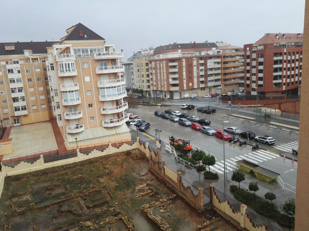 Cruce entre la avenida Joan Fuster y calle Pintor Llorens.