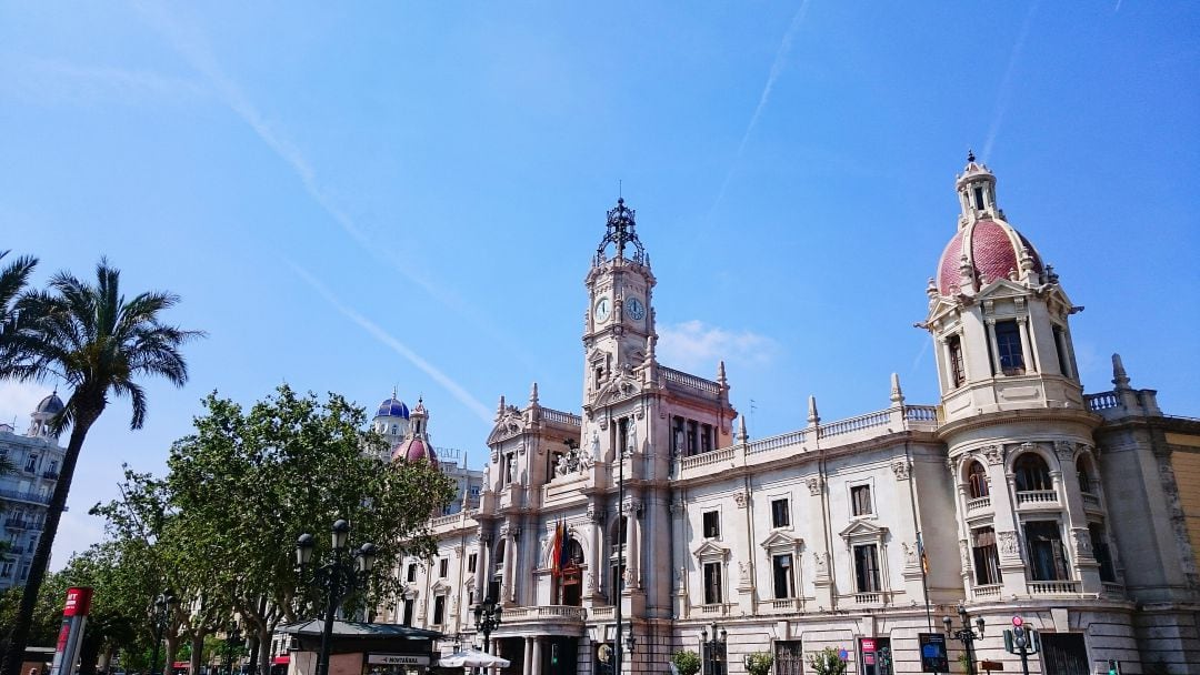 Fachada principal del Ayuntamiento de València en una imagen reciente