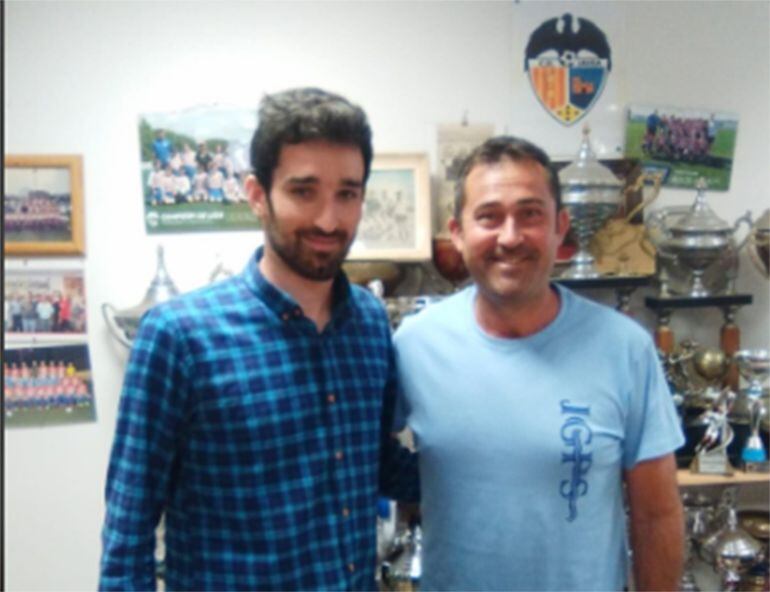 Lucas Bou con un directivo del CD Jávea.