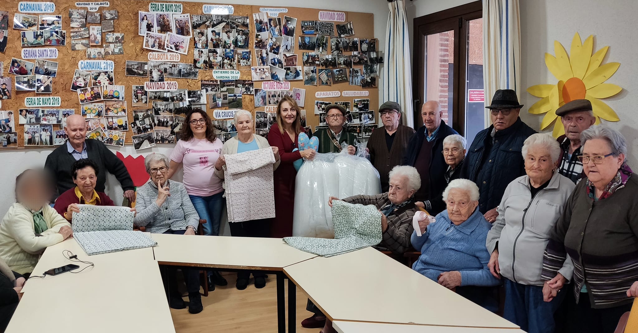 Sonia y Camino en uno de los talleres que organizan desde la delegación en Talavera de la Reina/Facebook de la página Almohadas del Corazón Talavera