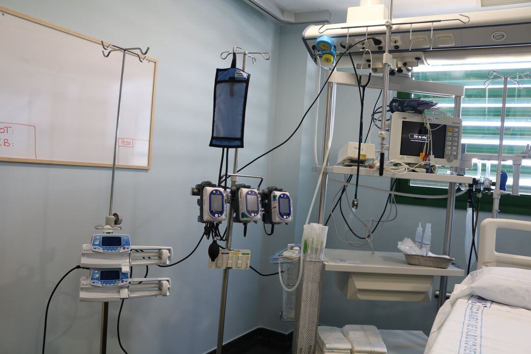 Aparataje de una de las habitaciones del hospital doctor José Molina Orosa de Arrecife, en Lanzarote.