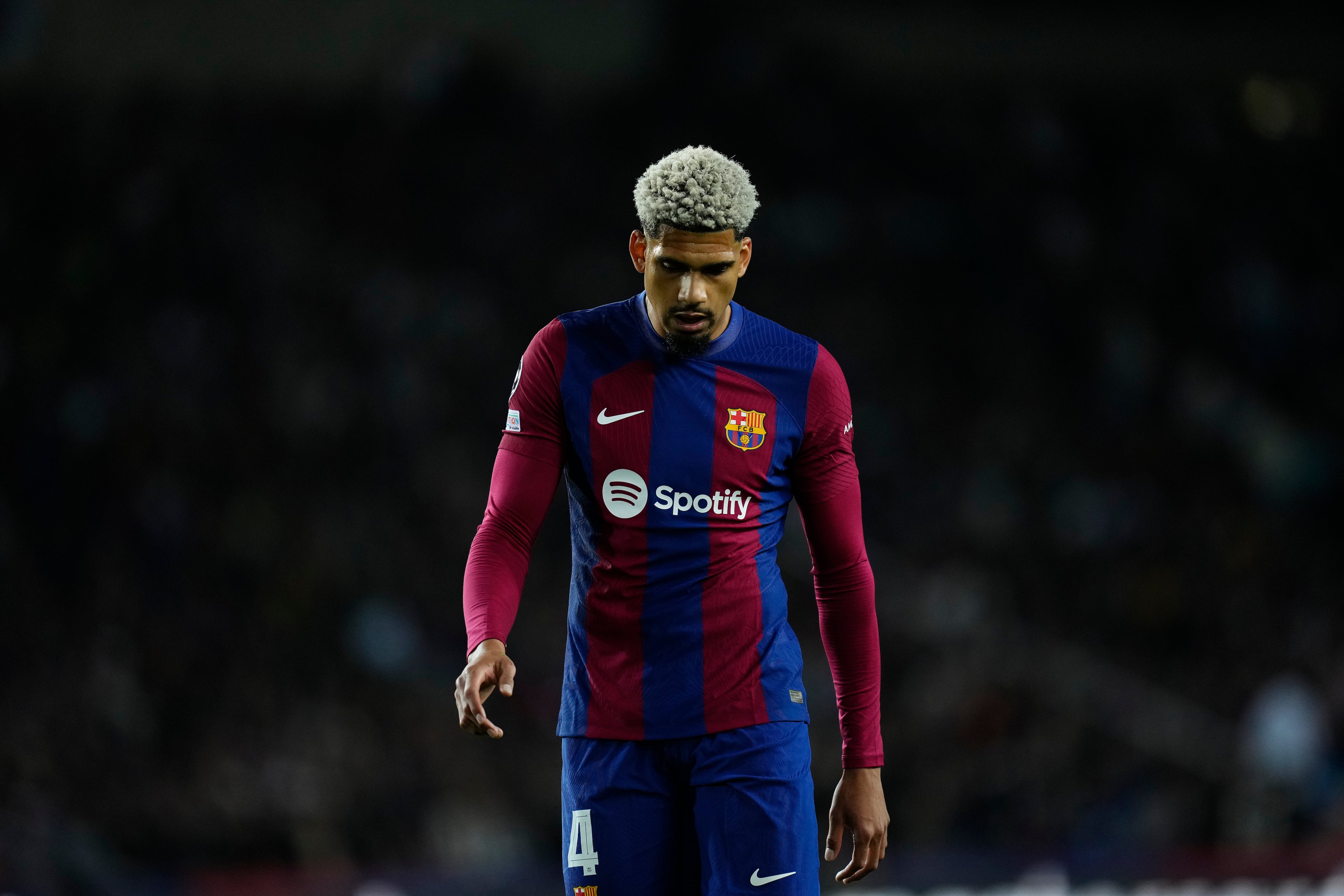 Ronald Araújo, durante la eliminatoria entre FC Barcelona y Paris Saint-Germain