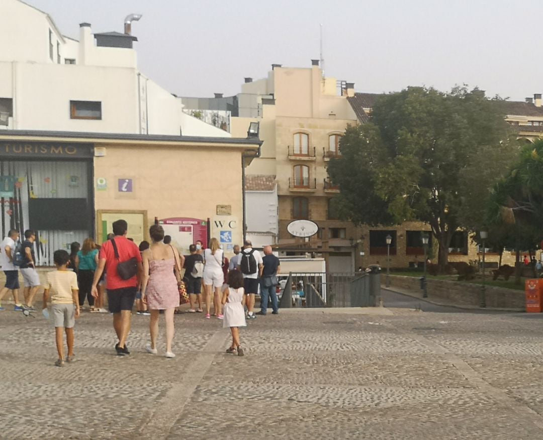 Uno de los puntos más visitados es la Oficina de Turismo de Ronda, ubicada junto a la plaza de toros