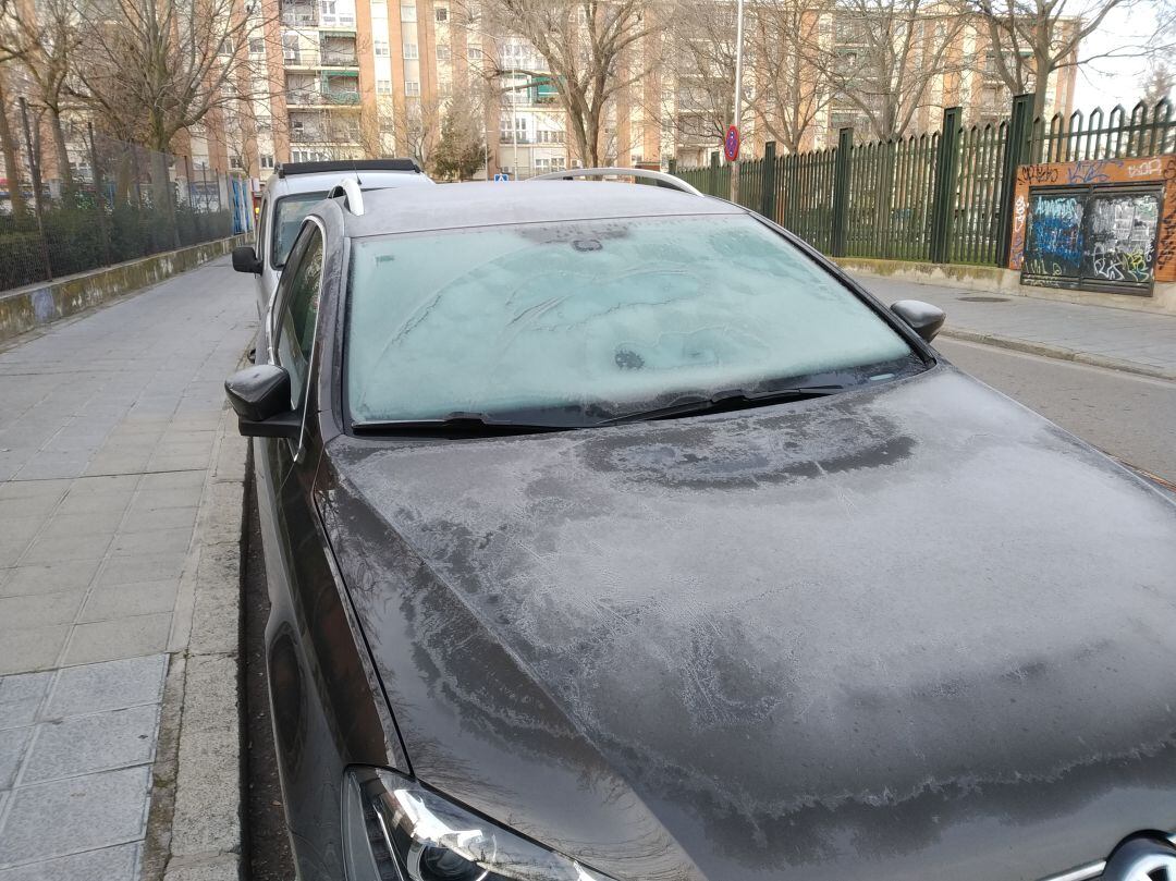 Coche con helada a las 10 de la mañana en Guadalajara