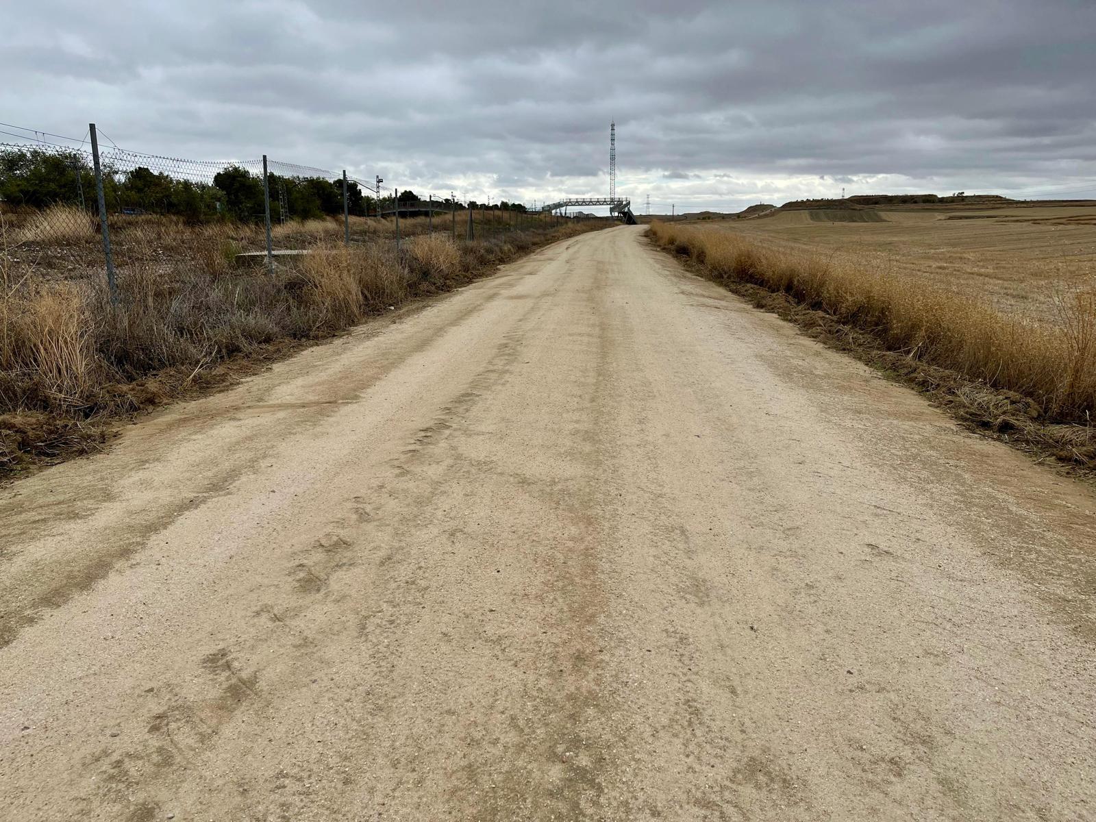 Uno de los caminos de uso agrario y deportivo rehabilitados en Pinto.