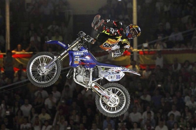 El piloto francés Thomas Pages, vencedor del Red Bull X-Fighters Madrid, disputado en la plaza de toros de Las Ventas, en Madrid.