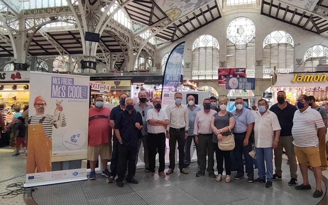 Presentación de la campaña &quot;Més fresc, més cool&quot; en el Mercado Central de València. 