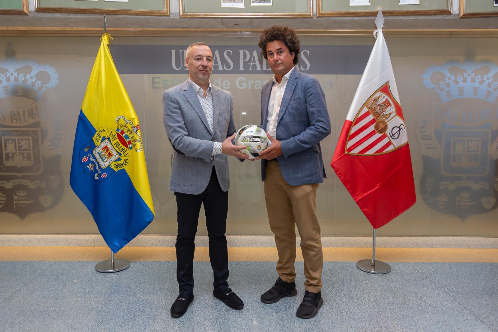 Los presidentes de la UD Las Palmas y la UD Lanzarote, Miguel Ángel Ramírez y Juan Carlos Albuixech.