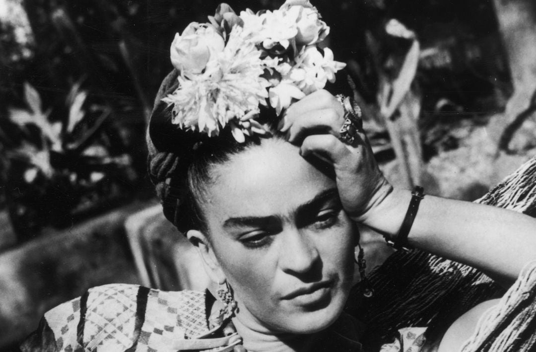 Google homenajea a mujeres como Frida Kahlo.