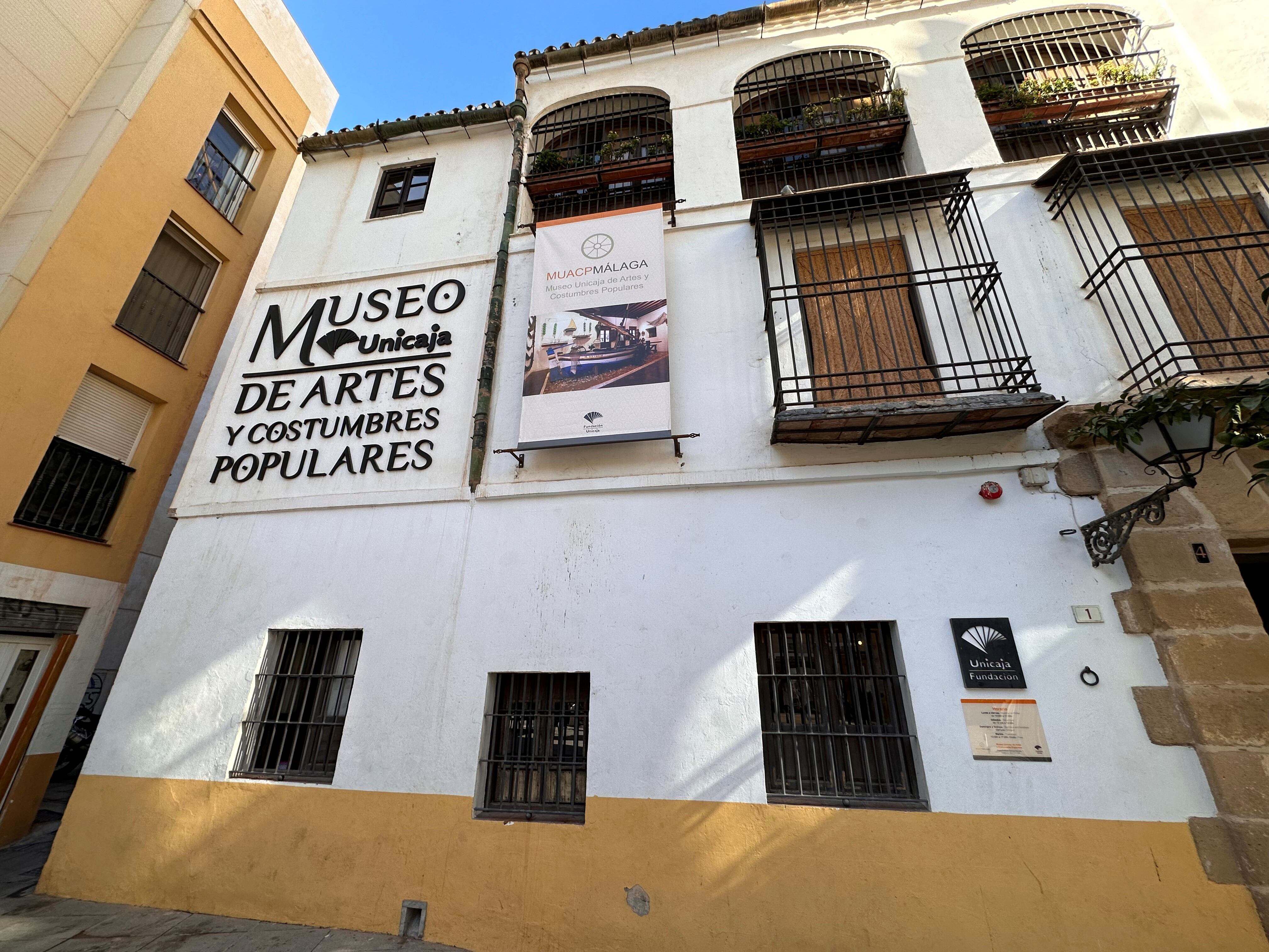 Fachada principal del Museo Unicaja de Artes y Costumbres Populares