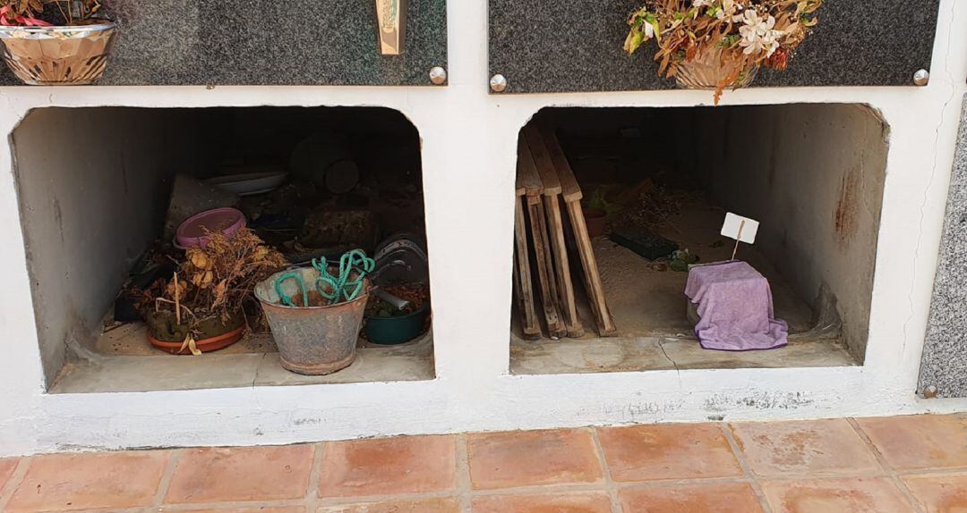 Los dos nichos libres que quedan disponibles en el cementerio de La Graciosa.