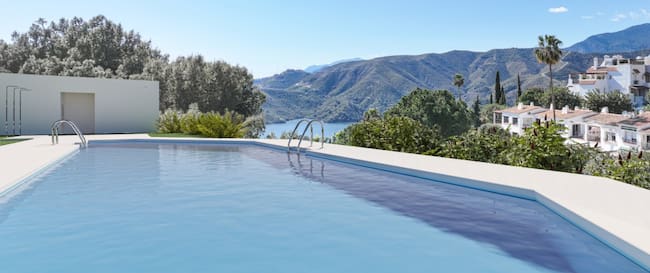 Piscina comunitaria en Almazara