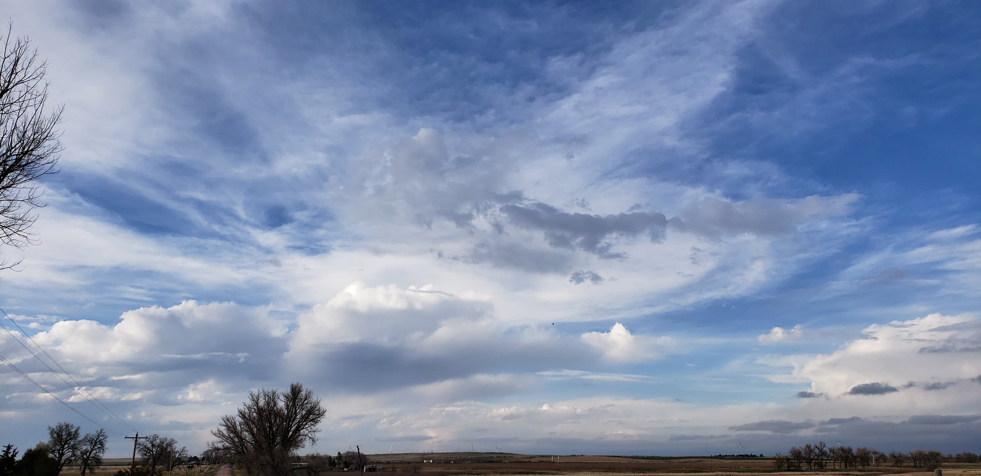 Suben las temperaturas este domingo, aunque continuarán los cielos nubosos.