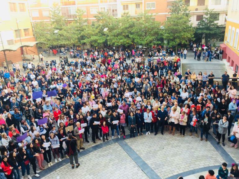 Concentración en la Plaza de la Villa, en Ejea de los Caballeros 