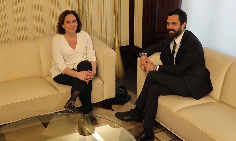 Ada Colau amb Roger Torrent al Parlament