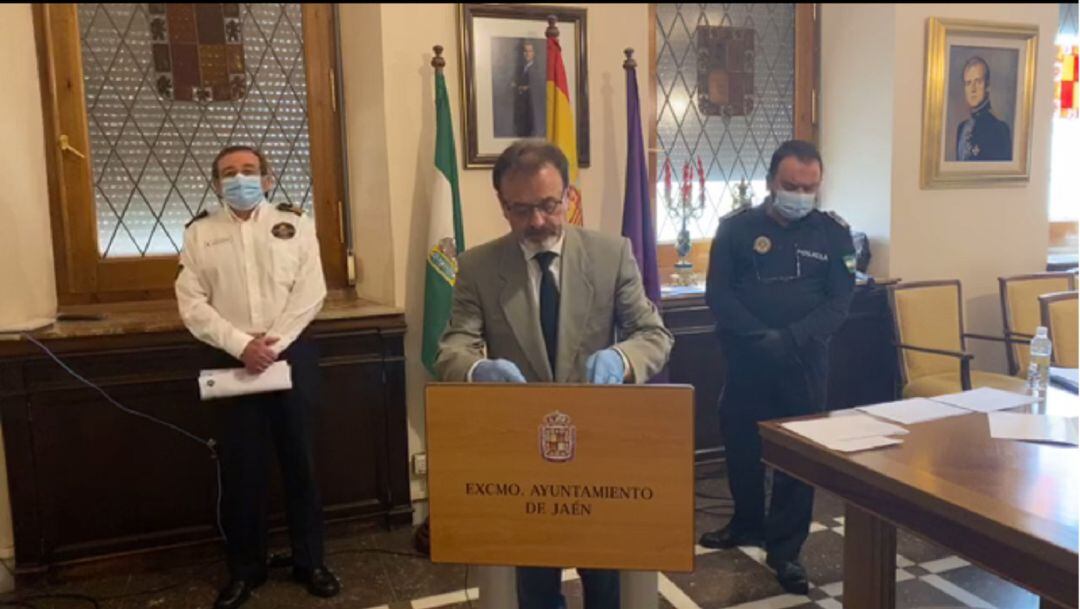 Ayuntamiento y servicios de policía, bomberos y protección civil han comparecido en rueda de prensa