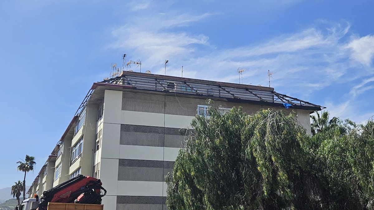 Vecinos afectados de La Paterna, que han sufrido desperfectos en sus casas por las lluvias