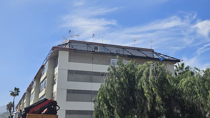 Vecinos afectados de La Paterna, que han sufrido desperfectos en sus casas por las lluvias