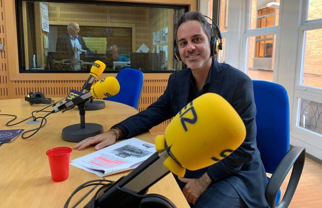 Ángel Cruz, director de la Filmoteca Regional Francisco Rabal, en los estudios de Radio Murcia.