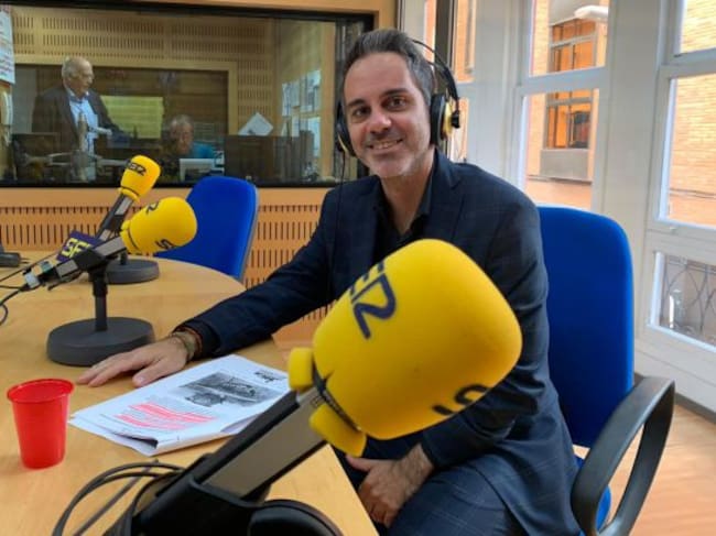 Ángel Cruz, director de la Filmoteca Regional Francisco Rabal, en los estudios de Radio Murcia.