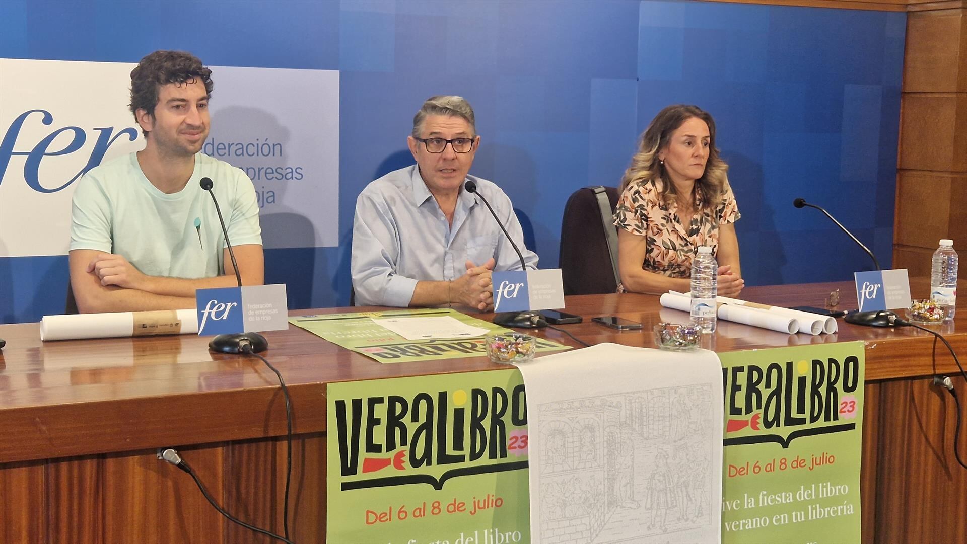 Diego Ochoa, Mario Dominguez y Adelaida Alutiz en una rueda de prensa