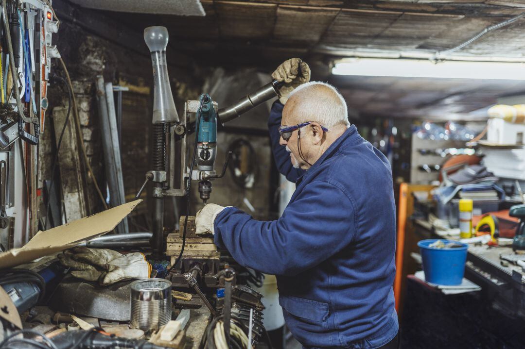 Un trabajador en un taller (imagen de recurso)