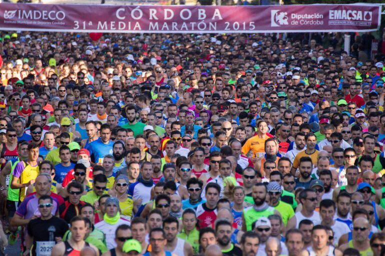 Momento de salida de la Media Maratón de Córdoba.