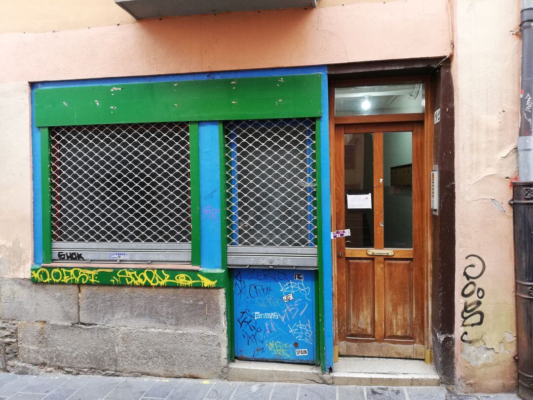 La entrada al número 92 de la Zapatería ha sido precintado