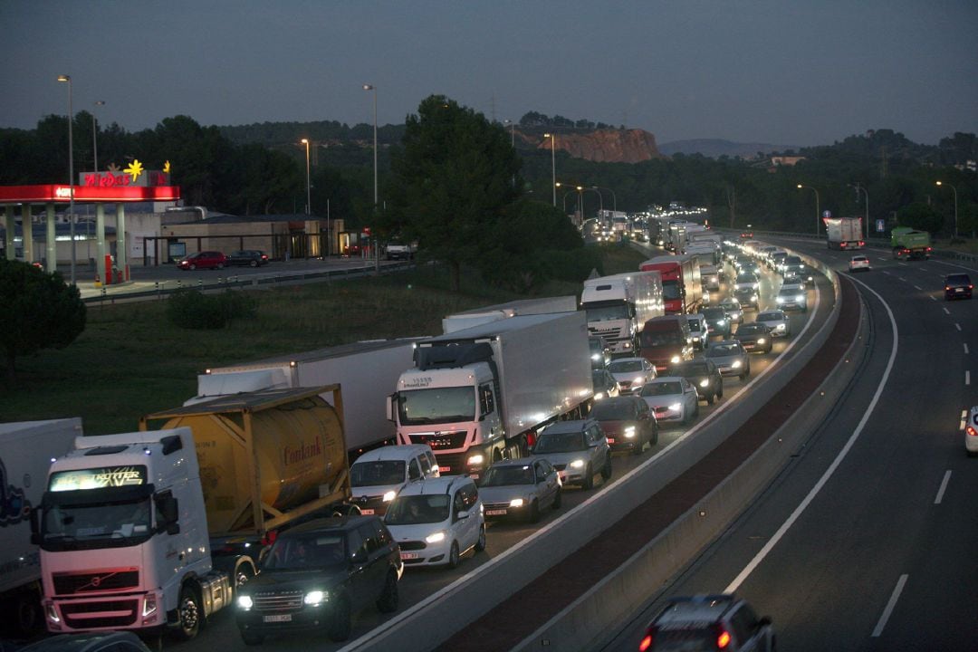 Aspecto de la AP-7 en sentido sur, a su paso por la zona de La Mora, en Tarragona